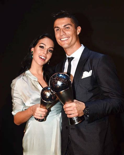 who is cr7 wife